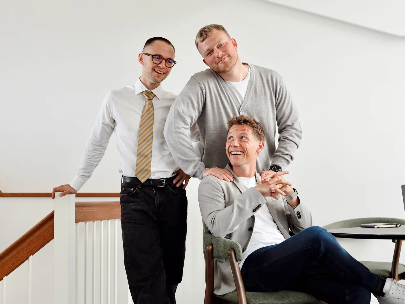 Oliver, Malthe og Mads fra Kompas på kontoret